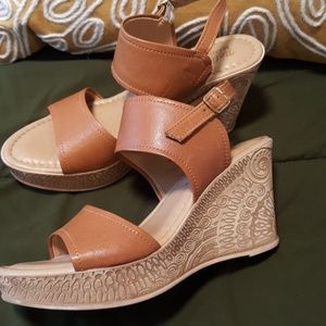 Bella Vita Tan leather wedge sz 7narrow